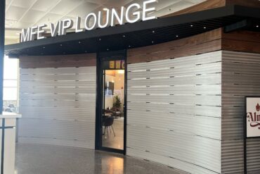 entrada del VIP lounge del aeropuerto de mcallen