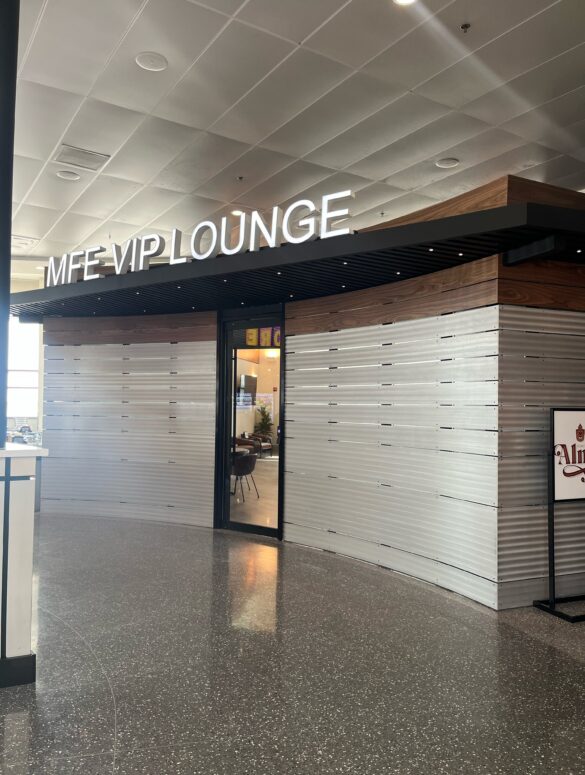 entrada del VIP lounge del aeropuerto de mcallen