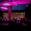 Ambiente bohemio y elegante de Tabu Bistro Lounge McAllen con cócteles artesanales y luces tenues