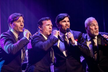 Broadway en McAllen con The Four Phantoms en vivo