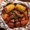 Plato Campfire Beef de Cracker Barrel con elote, papas y zanahorias