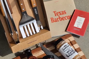 Set BBQ con utensilios, rubs y salsas estilo Texas