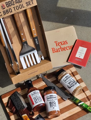 Set BBQ con utensilios, rubs y salsas estilo Texas