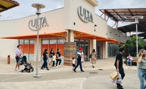 Fachada de la nueva tienda Ulta Beauty en el Valle en RGV Premium Outlets
